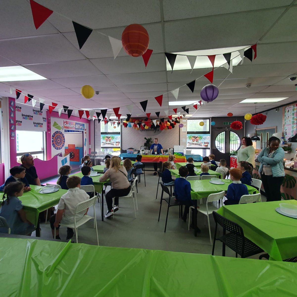 . 🧪✨ Reception have arrived at Imagine That, where they'll be conducting some exciting experiments! Stay tuned for updates on their scientific adventures. #schooltrip #experiments #scienceeducation