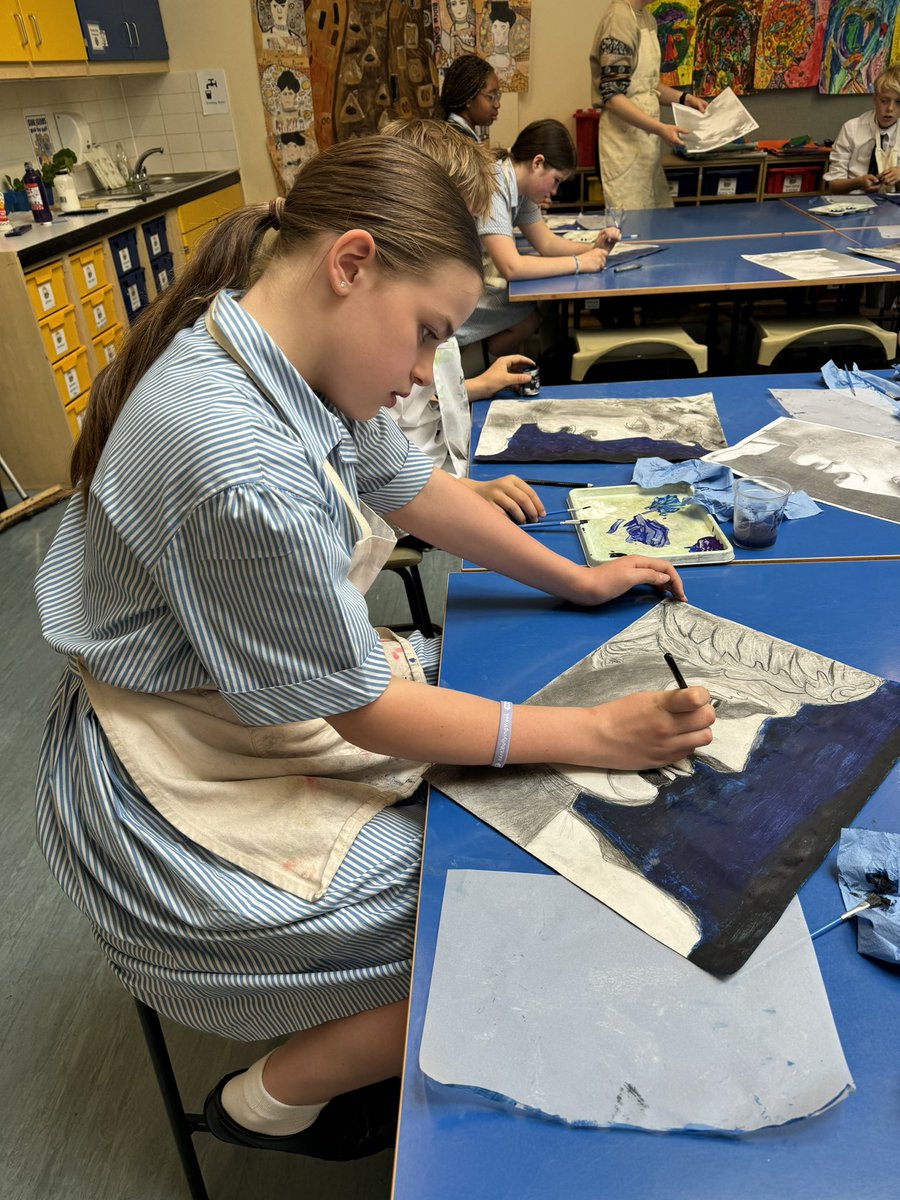 J6 are busy preparing their Art Festival piece. The work is their own interpretation of the characters of Hermia and Lysander from a Midsummer Night’s Dream. The students are using chalk, charcoal and graphite with acrylic paint to create the artwork. Such creative talent!