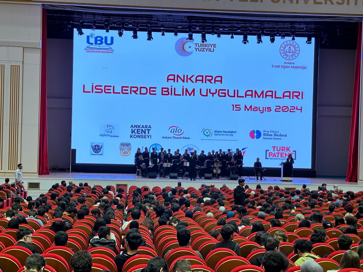 Birbirinden değerli lise öğrencilerimizin katılımıyla gerçekleşen “Ankara Liselerde Bilim Uygulamaları” etkinliğinde biz de yerimizi aldık. Pardus atölyesinde ilgili öğrencilerimizle Pardus işletim sistemi ve açık kaynaklı yazılımlar hakkında bilgilerimizi tazeliyoruz.