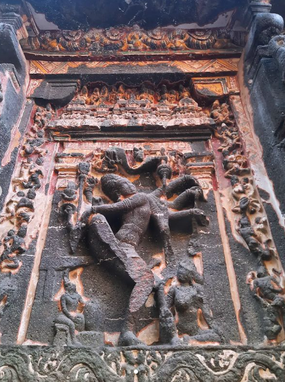 Bhujanga-Trasita 24th pose of Bharata’s Natyasastra.

This Nataraja sculpture is carved with 10 arms Shiva performs the tandava with his right foot raised, left foot firmly placed in the ground, Parvati Maa is seen as a spectator and the bhuta gana playing the musical instrument.