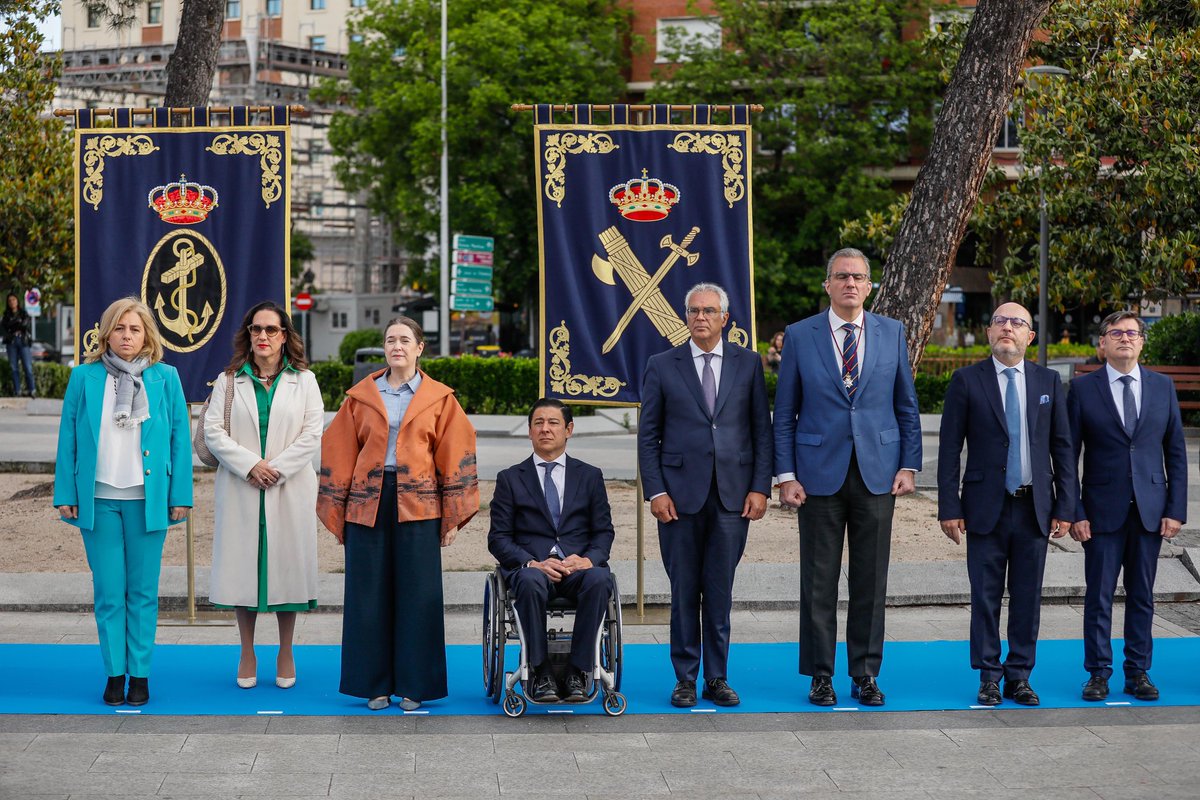 Comenzamos el día de San Isidro con el izado de la bandera en los jardines del Descubrimiento. 
#SanIsidro2024