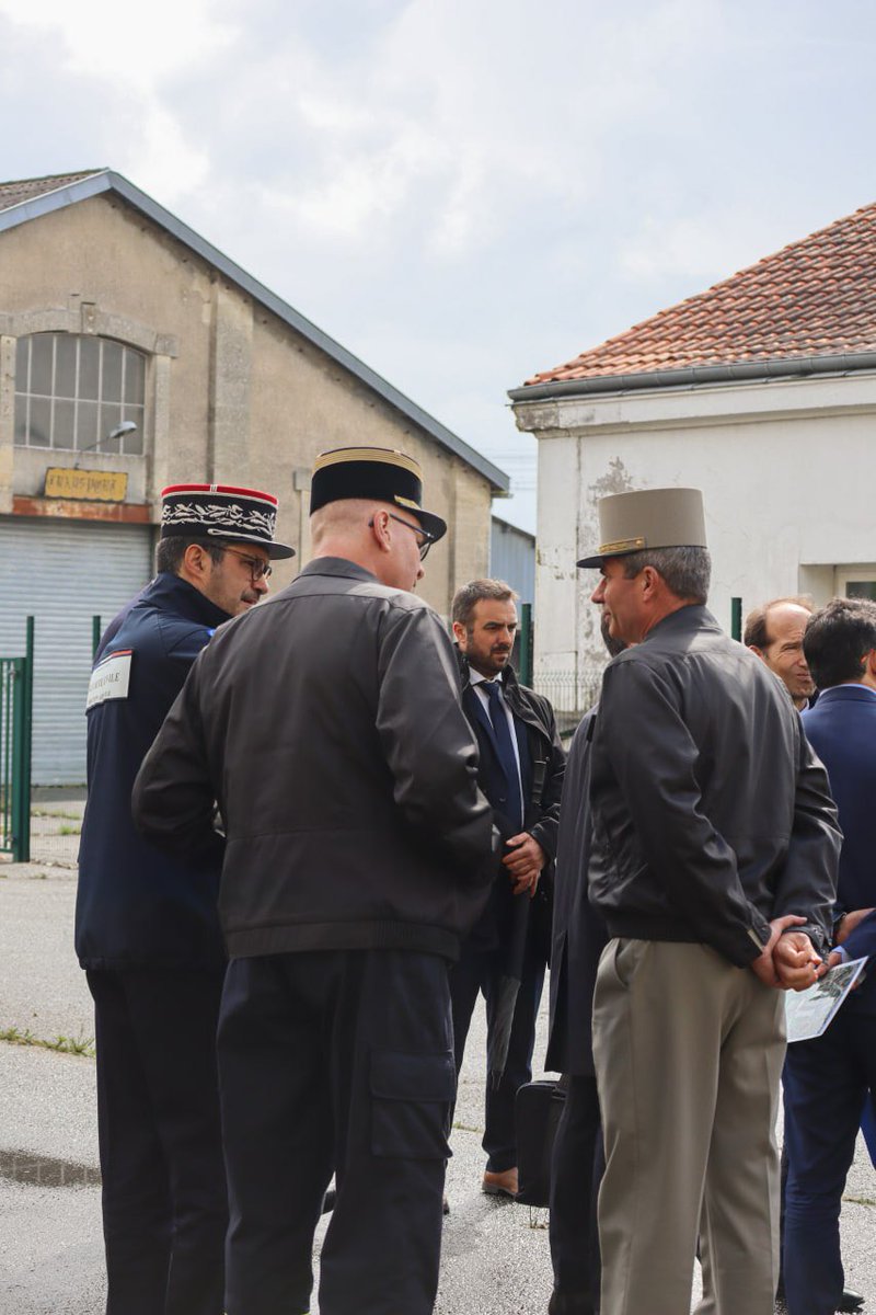 DG_SecCivile's tweet image. 📍 Merci à l’ensemble des personnels et des militaires mobilisés pour que la 4e Unité d’instruction et d’intervention de la Sécurité civile prenne vie sous nos yeux, ici, à #Libourne ! Très fier de voir cet engagement présidentiel se concrétiser cet été.