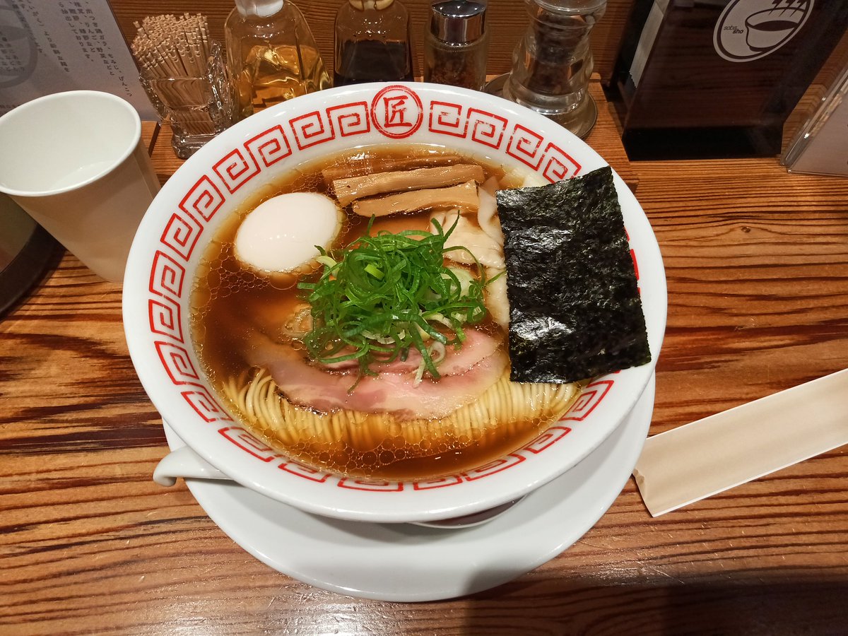 masatoharrier's tweet photo. 丸太の入札関係が2件あったので、今日のお昼ご飯は鹿沼市「soba sho」さんで。良質な自然素材の持つ本来の旨味をしっかり活かした、化学調味料や添加物を一切含まない身体に優しい天然だしのスープです。と言うだけあって、とても美味しい一杯でした。#ラーメン #sobasho #鹿沼市 https://t.co/vEyK53k8VV