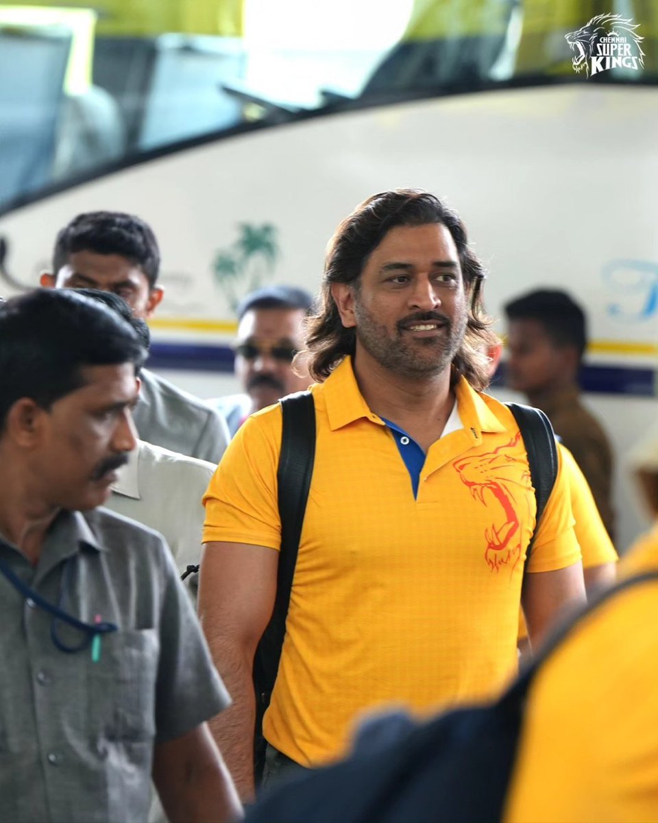 MS Dhoni on the way to Bengaluru 🦁🔥