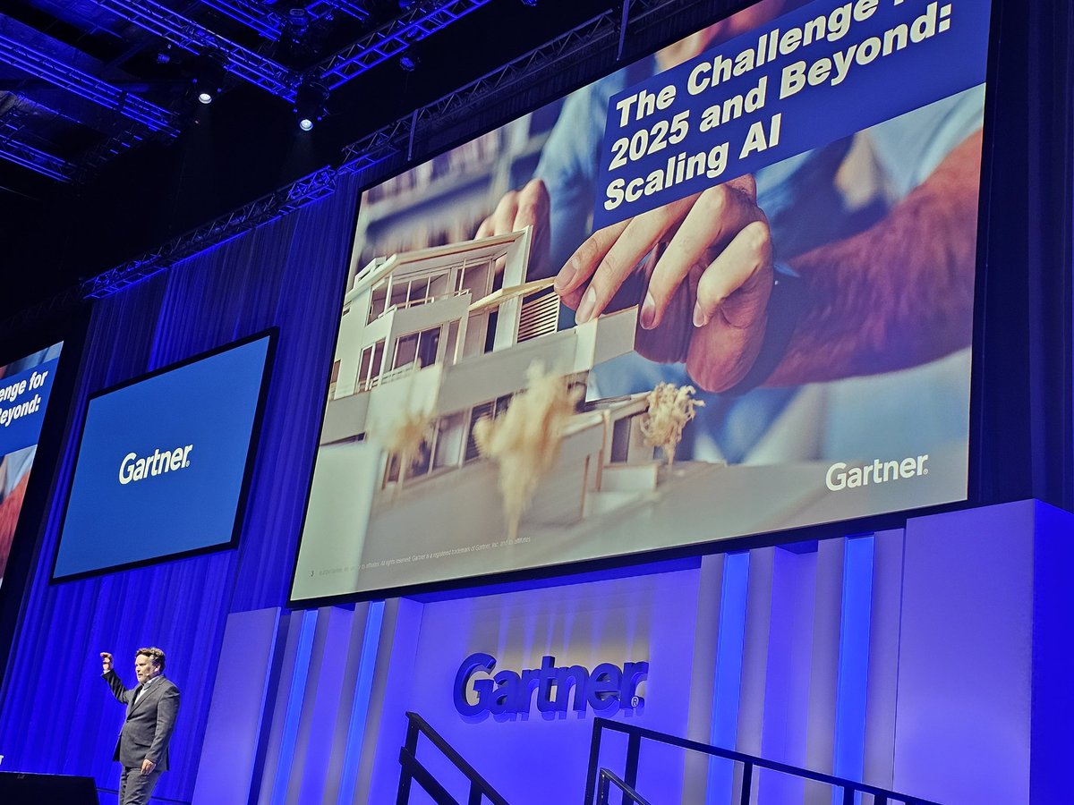 Now time for the top trends in AI in 2025 #ai by @PieterDenHamer  #GartnerDA #trend