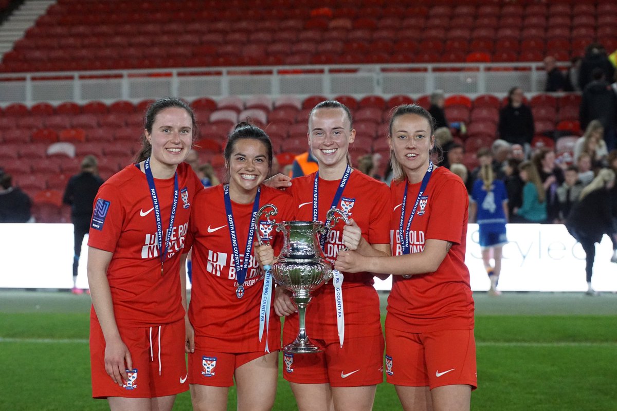 YorkCityLFC's tweet image. Finishing the season with silverware 🏆

📸 Ian Parker

#YCLFC #MinsterBelles