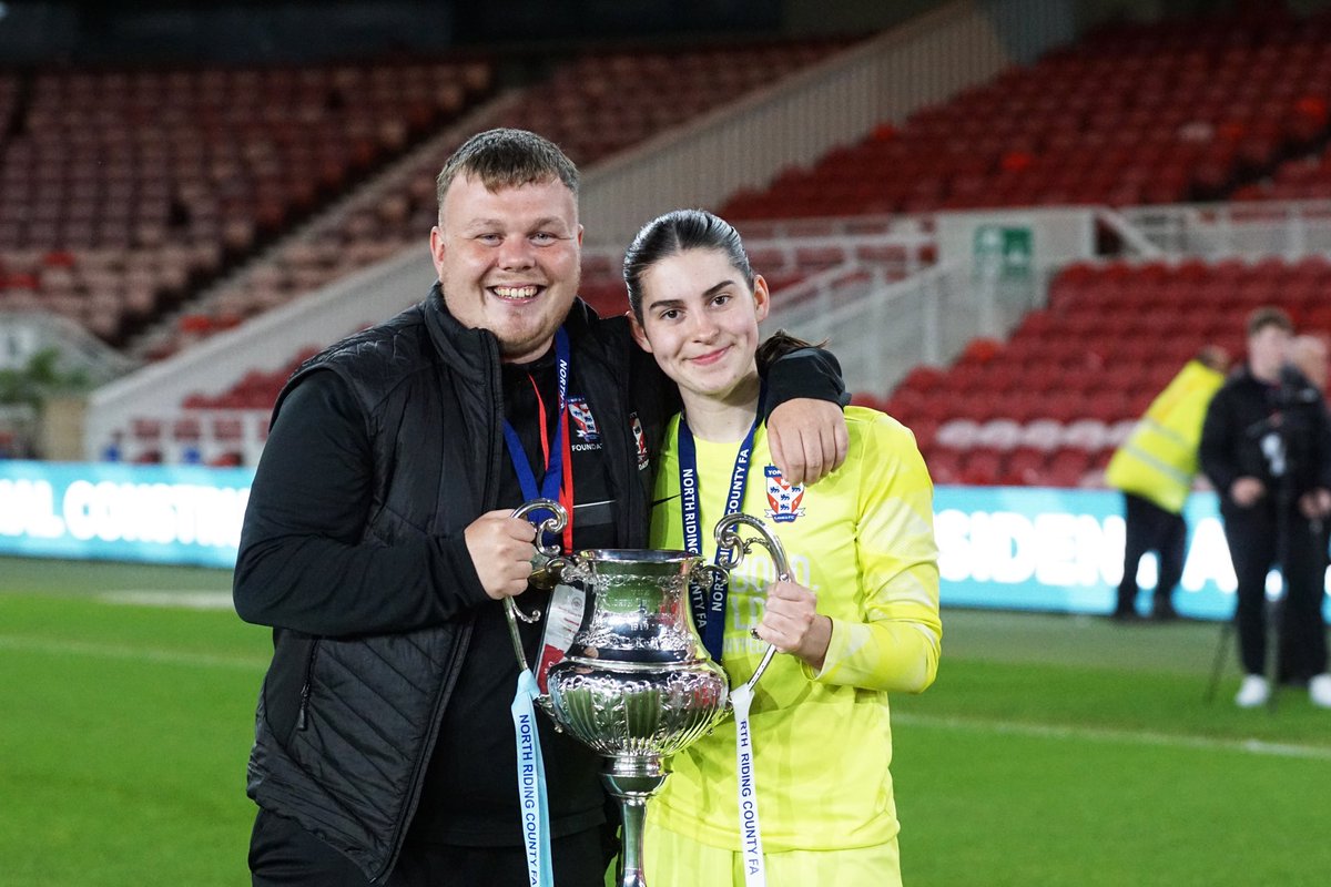 YorkCityLFC's tweet image. Finishing the season with silverware 🏆

📸 Ian Parker

#YCLFC #MinsterBelles