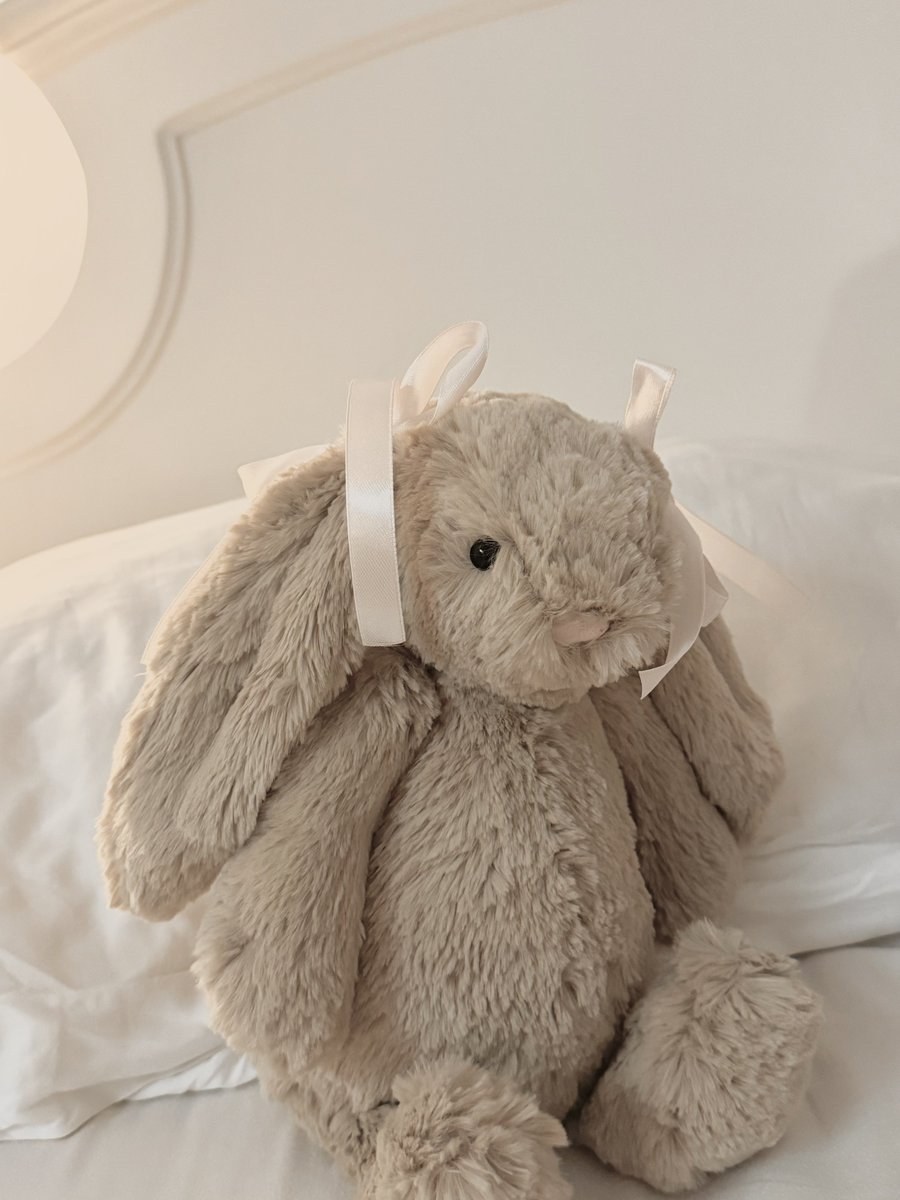 ┆ giveaway ୨୧

jellycat medium beige bashful bunny 𐙚   ˖ ݁𖥔 ݁˖
[size 32cm ; new with butt tag / no paper tag]

tnc
⤷ follow me &amp; rt, comment ‘mine wml’ – that’s it!
⤷ mooties get 2× entries ; love you 🐰

g.a. winner announced on may 19th
shipping on 20th [monday]
