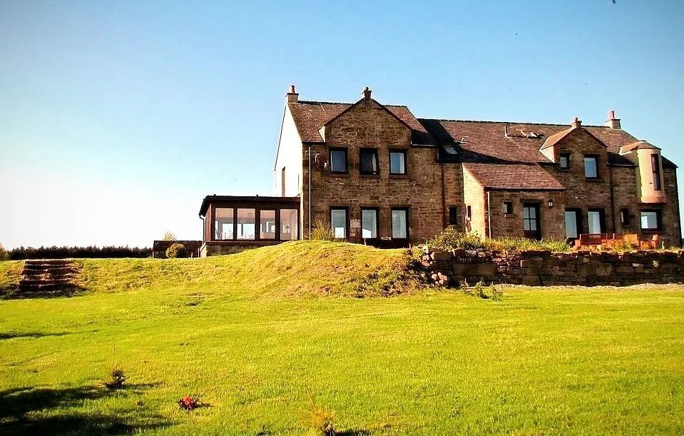 🌳 Explore the breathtaking Angus countryside with a stay at Kescoweth Bed and Breakfast! Located just outside of Arbroath, this charming B&B offers stunning views of the surrounding area. thebandbdirectory.co.uk/11345 #Arbroath #BandB #WarmWelcome #Family #ScenicViews #Explore #Angus