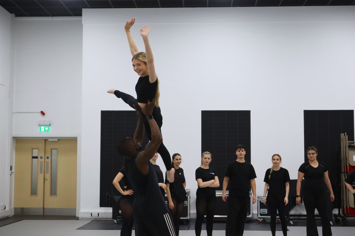 Our Y1 Dance students reached new heights in their latest workshop with the incredible Motionhouse Dance Company. A huge thank you to the @MotionhouseDT team as students got an insight into movement, lifting and partner work.