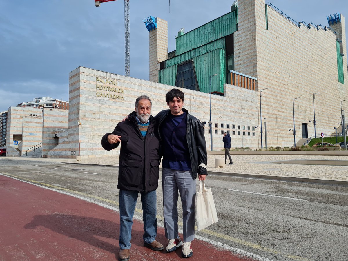 Teatro_Arriaga's tweet photo. Estamos en el Palacio de Festivales de Cantabria, en Santander. Su director artistico, Esteban Sanz, acompaña a Ramón Barea y Diego Pérez en la presentación de LA LUCHA POR LA VIDA. No te pierdas la función en Santander el viernes a las 19:30 h. ¡Planazo teatral! 😊🔝 https://t.co/T5Zb2qjqbk