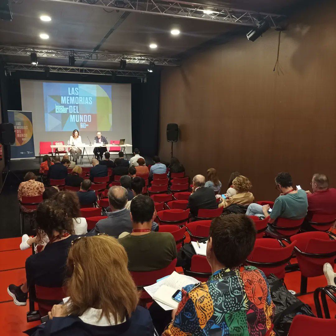 'El patrimonio en conflicto', charla de Ana Paula Amendoeira, Directora Regional de Cultura del Alentejo y vicepresidente de @icomos Portugal. En 'Las Memorias del Mundo. I Encuentro Iberoamericano de #PatrimonioUniversitario' #IEIPU. Auditorio de #CICUS @unisevilla