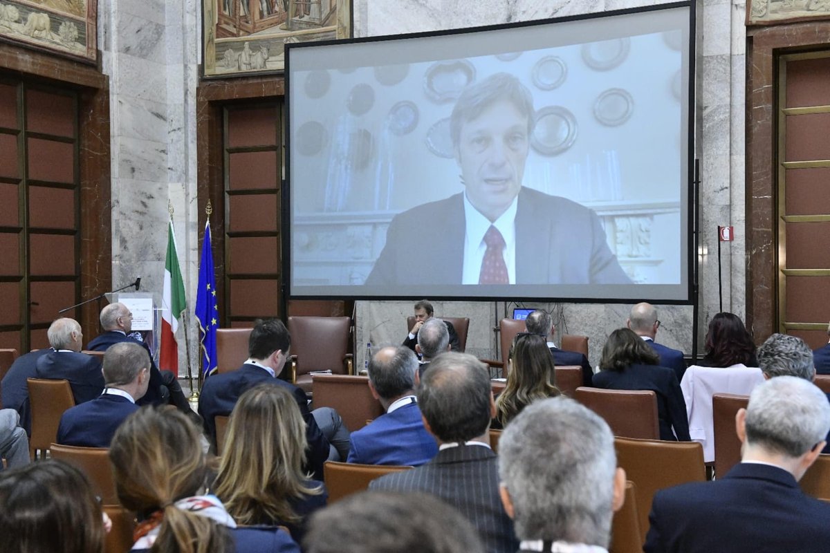 📌 Il #XXForum del CL prosegue con un videomessaggio del Presidente di @ITAtradeagency @matteozoppas 🗣️ 'L' intelligenza artificiale generativa è un acceleratore dei processi di tutte le filiere industriali e sta già creando le basi che influiranno sul futuro del Made in Italy.'