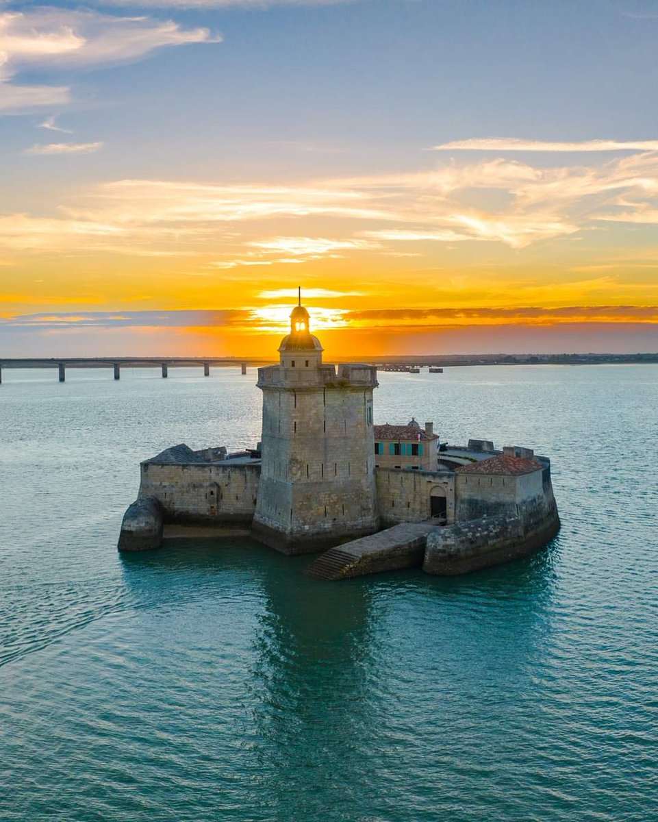 Le Fort Louvois est retenu pour l'émission 'Le monument préféré des Français' de @bernstephane !  

👉🏻 Votez pour le voir passer à la télé : bit.ly/FortLouvoisFR3

📸 @ArthurHabudzik