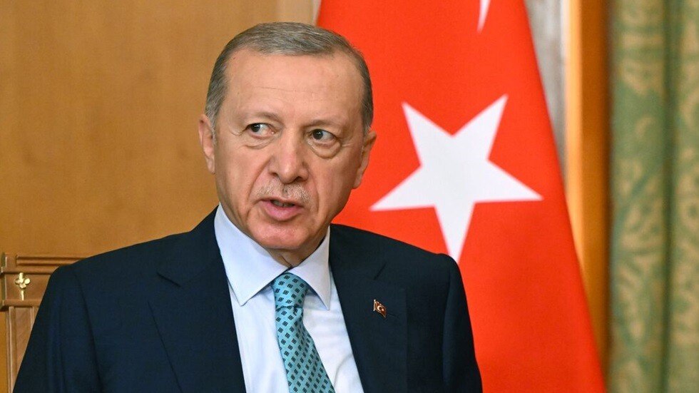 الشاب أردوغان: 'سنواصل الوقوف إلى جانب حماس التي تناضل من أجل استقلال أراضيها والدفاع عن الأناضول'. تقاتل من اجل استقلال الاناضول ؟