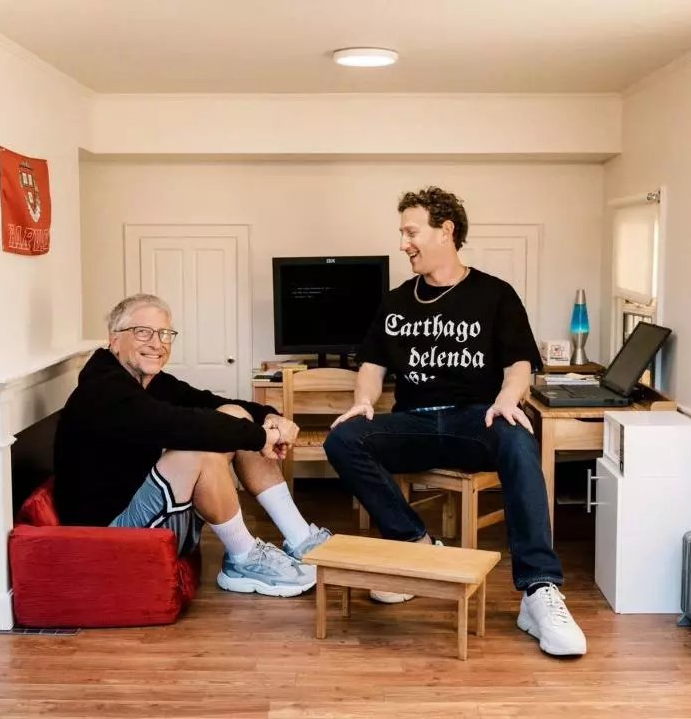 Facebook CEO #MarkZuckerberg shares these pictures of his birthday celebration with #BillGates as ‘special guest’

More pics here 🔗 toi.in/WIYq3Z