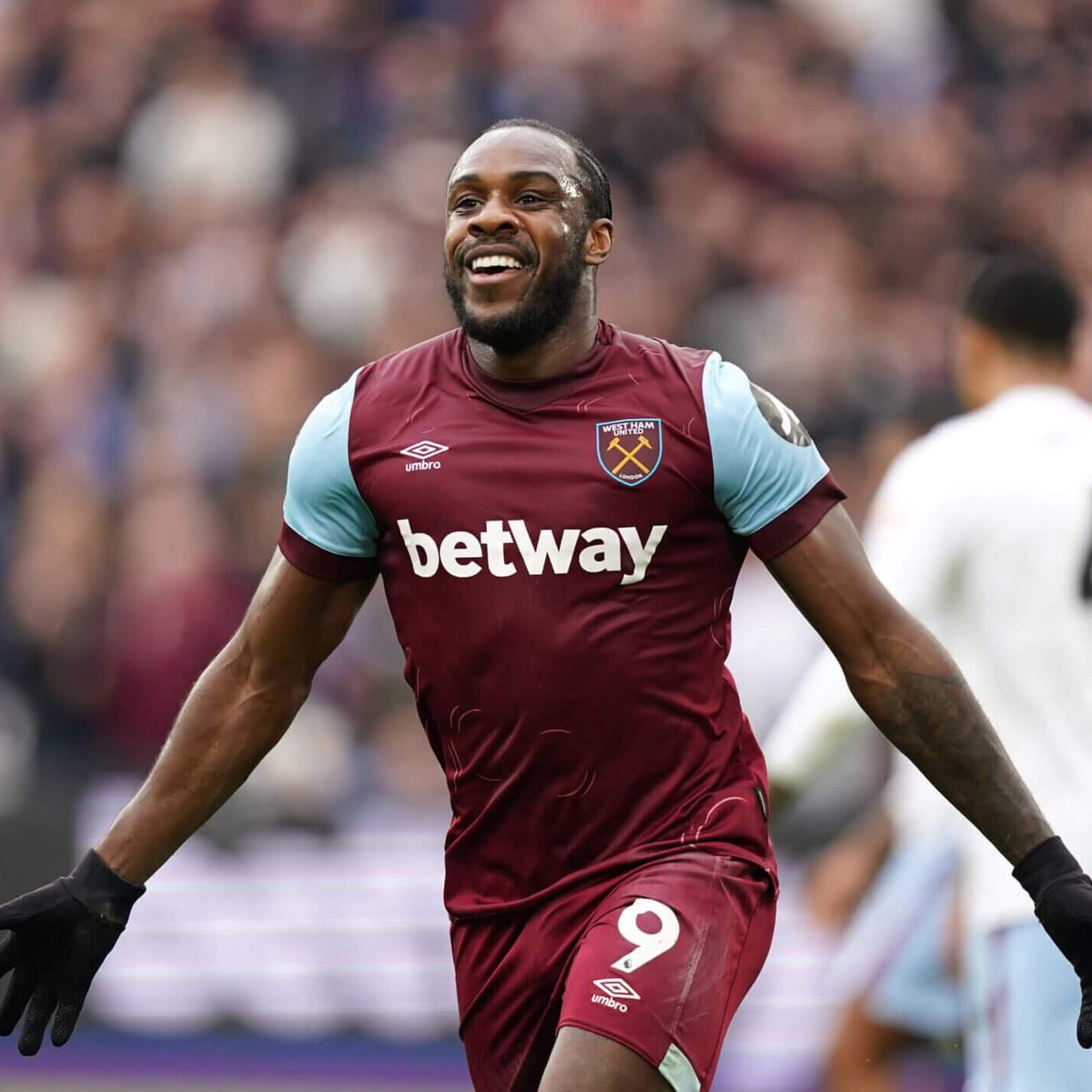 Michail Antonio is attracting interest from MLS clubs and teams in the Saudi Pro League. [@RoshaneSport] Keep or sell? 🤔