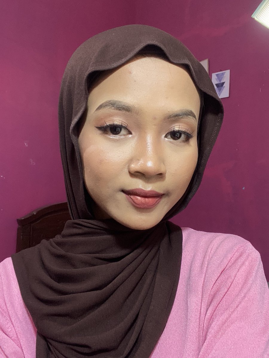 makeup sendiri di rumah buat graduation 👩‍🎓 

simple dan tahan seharian, a thread