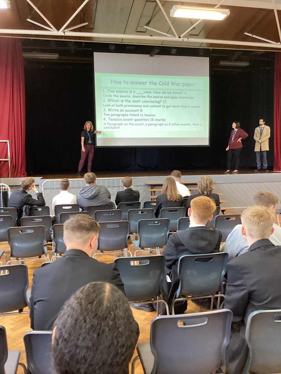 PoolHayesAcad's tweet image. This morning our Year 11 historians were in school at 8:20am preparing for their history paper 1 exam at 9am ⚔️ #unlockingyourpotential