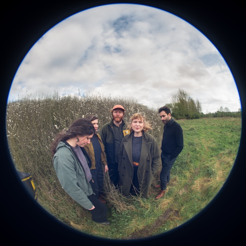 Watch the new visualiser from the genre-bending folk and electronic collective Remorae for ‘Greyfriars’ – An elegy to lost land and a love letter to coastal Suffolk. klofmag.com/2024/05/video-…