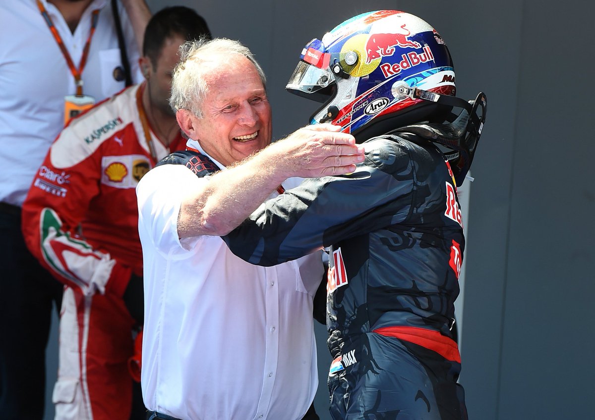 8 yıl önce bugün. Formula 1 tarihinin değiştiği gün.

Max Verstappen, Red Bull'la henüz ilk yarışında galibiyete uzandı. #SpanishGP

Hala, bir Grand Prix kazanan en genç pilot: 18 yaş, 228 gün.