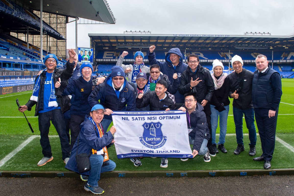 This season, we welcomed more than 700 members of our Supporters' Club network for a pitchside experience at Goodison Park 🗺️