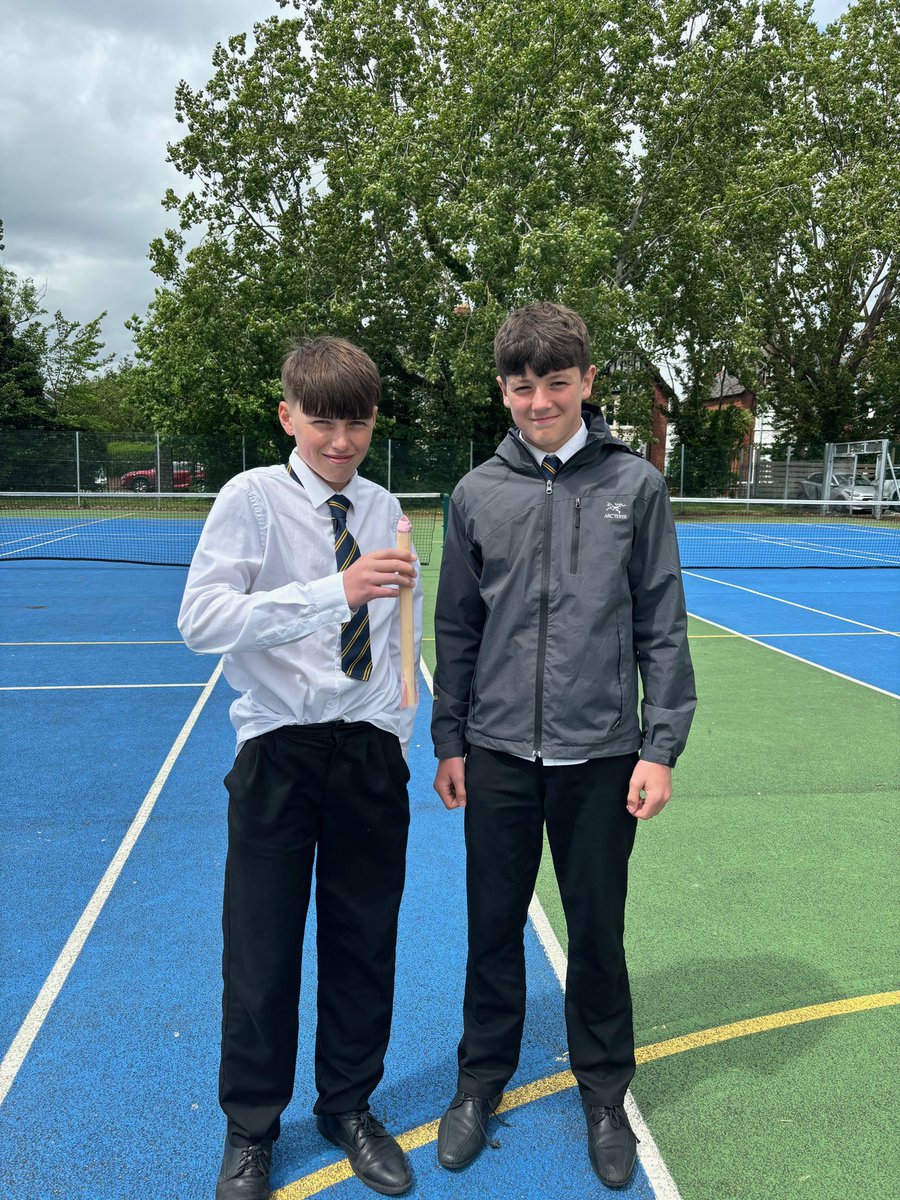 Yr9 continuing building and flying rockets today. Winners below. A sunnier day today but still some swirling winds. One rocket this morning travelled almost 100metres! Thank you to the @RoyalNavy for facilitating these workshops for our pupils, engaging them with interest and fun