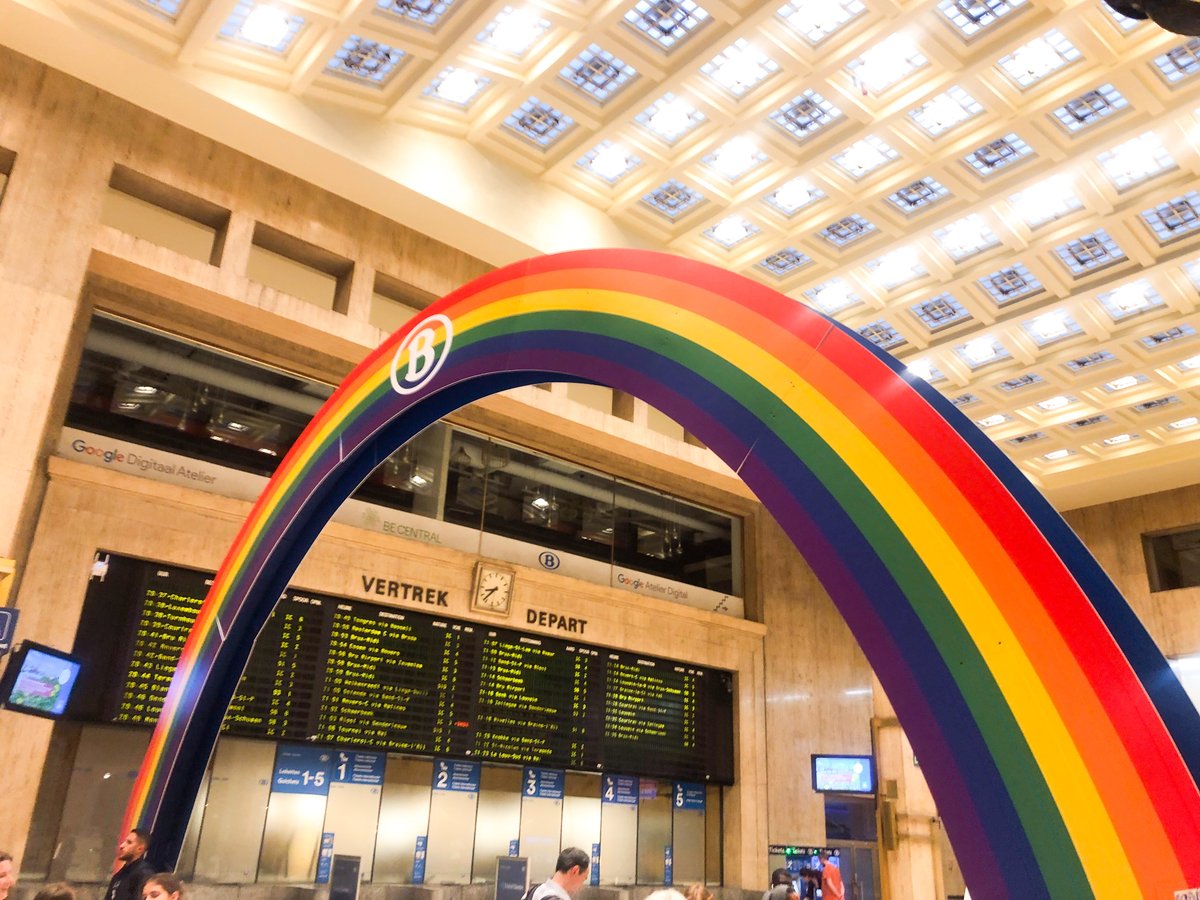 Sophie Dutordoir (@dutordoirsophie) on Twitter photo 🌈 La #SNCB est une entreprise où la #diversité n’est pas un vain mot. Dans nos gares, nos bureaux et nos ateliers, nous affichons les couleurs de l’arc-en-ciel en signe d’ouverture et de #respect de la #différence.
#IDAHOT #love #pride <a href="/TrainbowBelgium/">Trainbow Belgium</a> 🌈 La #SNCB est une entreprise où la #diversité n’est pas un vain mot. Dans nos gares, nos bureaux et nos ateliers, nous affichons les couleurs de l’arc-en-ciel en signe d’ouverture et de #respect de la #différence.
#IDAHOT #love #pride <a href="/TrainbowBelgium/">Trainbow Belgium</a>