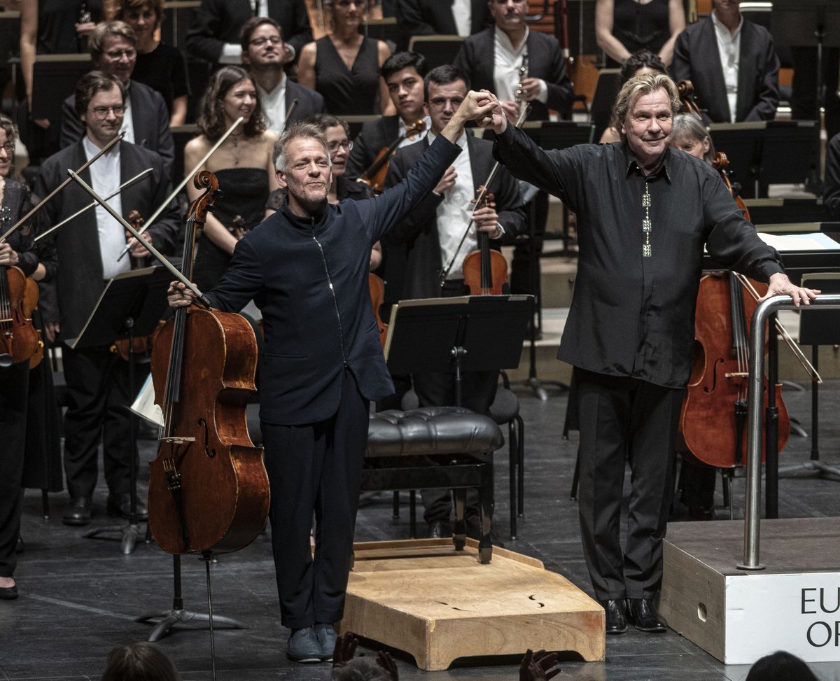 Ya hemos acabado el programa 'Lalo/Dvorak', con Ari Rasilainen y @albancello como compañeros de viaje de lujo. El chelista, además de interpretar con maestría el 'Concierto para violonchelo' de Lalo, quiso tocar la '7ª' de Dvorak como un miembro más de la orquesta👏 ¡Inolvidable!