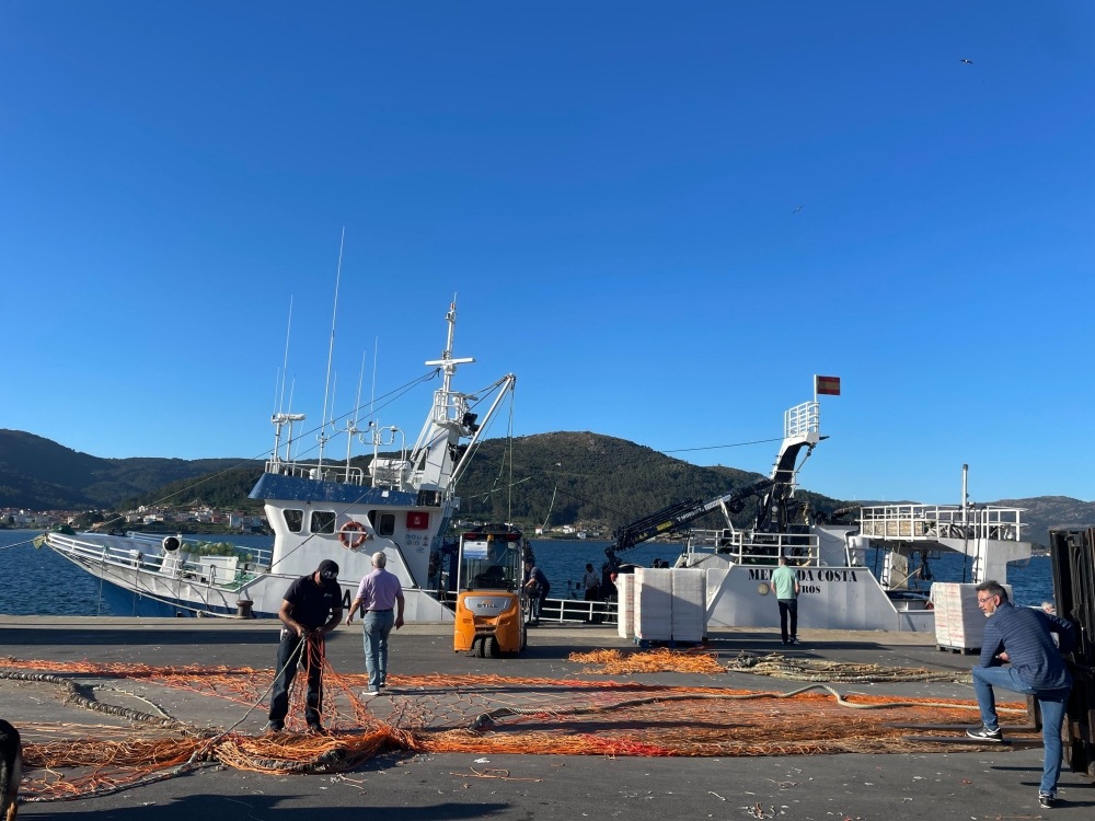 Photos from sea trials in Muros #Spain⬇️ The #CatchCam camera was attached to trawler vessel Meira da Costa, to gather footage of gear underwater. Access the underwater footage from this deployment by signing up to our newsletter: hubs.ly/Q02w0F_M0