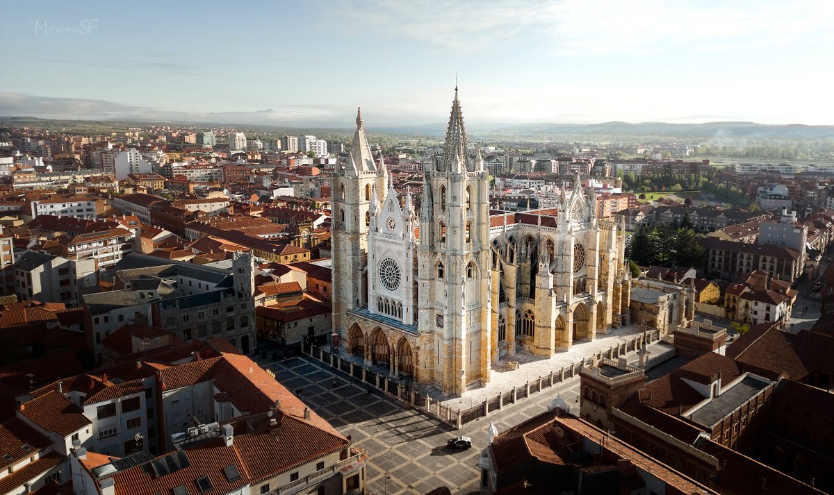 😍😍¿Alguna vez habíais visto la Catedral de León desde esta perspectiva?😍😍

⬇️⬇️Déjanos en comentarios desde dónde creéis que está sacada esta fotaza ⬇️⬇️

Imagen vía IG: msfleon

#leonesp #cazurreo #igersleon #igersleonesp #catedral #turismo #viral #travel #picoftheday