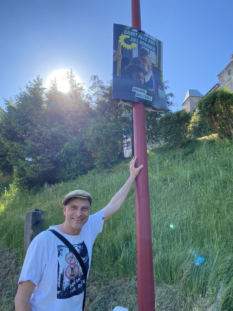 Thomas Löser (@thomasloeserdd) on Twitter photo Plakatieren in der sächsischen Schweiz #Sachsen. Seit gestern auch Plakate #Grüne in #Hohnstein.
Es ist sehr wichtig, auch für demokratisch Aktive vor Ort, das #noafd und #nofreiesachsen die „optische Plakthoheit“ nicht überlassen wird.
<a href="/gruene_sachsen/">B'90/GRÜNE Sachsen</a> 🖖💚 Plakatieren in der sächsischen Schweiz #Sachsen. Seit gestern auch Plakate #Grüne in #Hohnstein.
Es ist sehr wichtig, auch für demokratisch Aktive vor Ort, das #noafd und #nofreiesachsen die „optische Plakthoheit“ nicht überlassen wird.
<a href="/gruene_sachsen/">B'90/GRÜNE Sachsen</a> 🖖💚