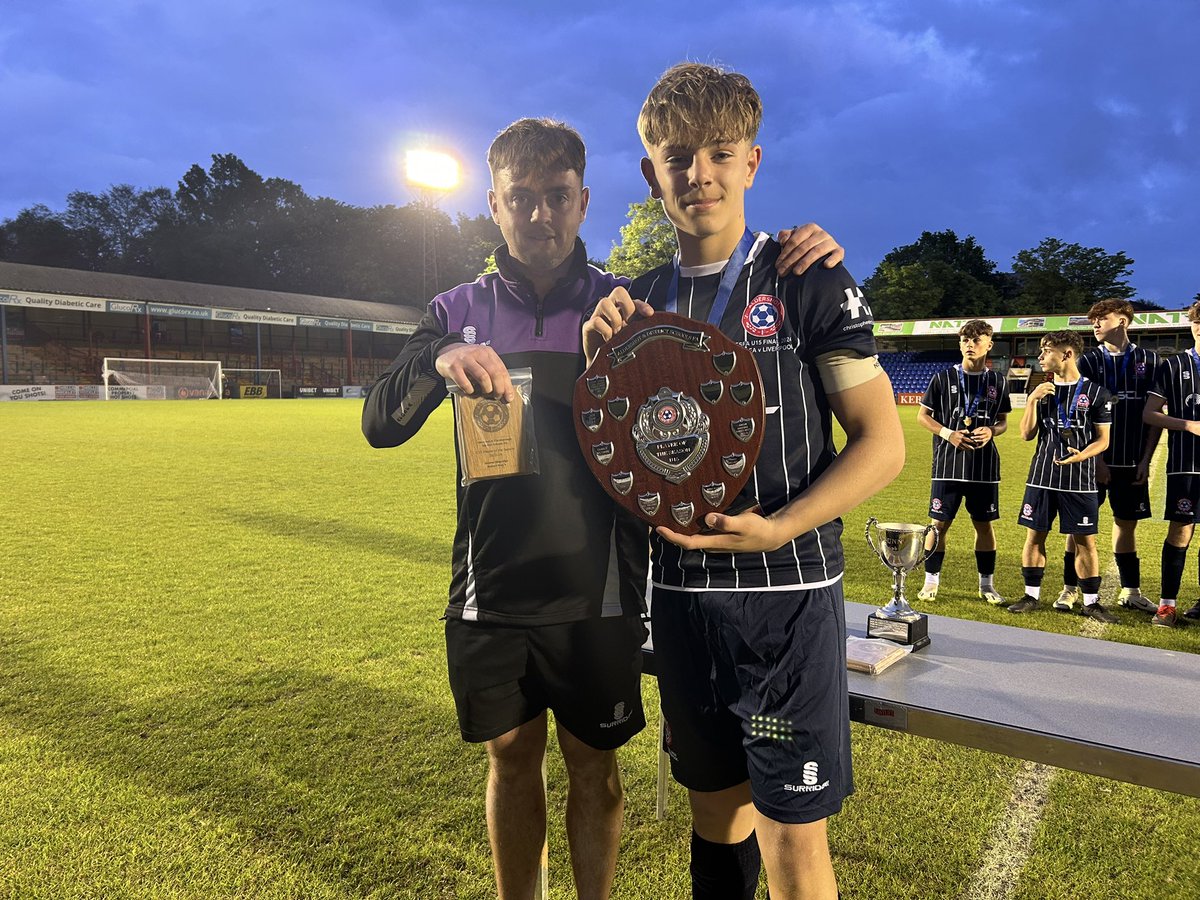 Picking up the end of year awards for the 15s. Jensen POY <a href="/RMaysPE/">Robert May's PE</a> Cale Golden Gloves 🙌 <a href="/YateleySchoolPE/">Yateley School PE</a> &amp; Max Gunn Trophy <a href="/CourtMoorPE/">CourtMoorPE</a> well done to all the squad #proud