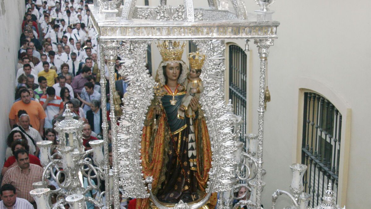 Horario e Itinerario Procesión Extraordinaria al Ayuntamiento de la Hiniesta Gloriosa. Sevilla 26 de Mayo del 2024 buff.ly/4dxt6kp