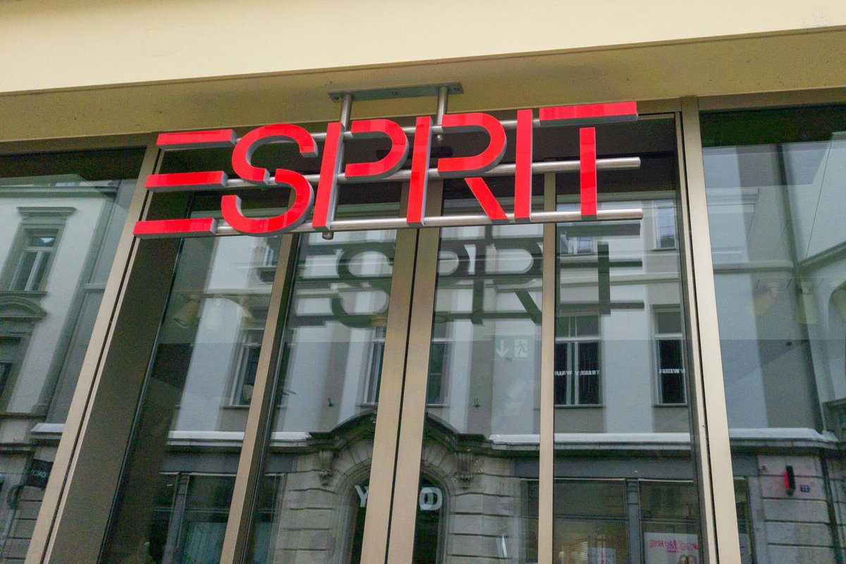 Das nächste Schwergewicht geht in die Knie:  Die Modekette #Esprit ist pleite! 1500 Mitarbeiter bangen um ihre Existenz. 
nius.de/News/1500-mita…