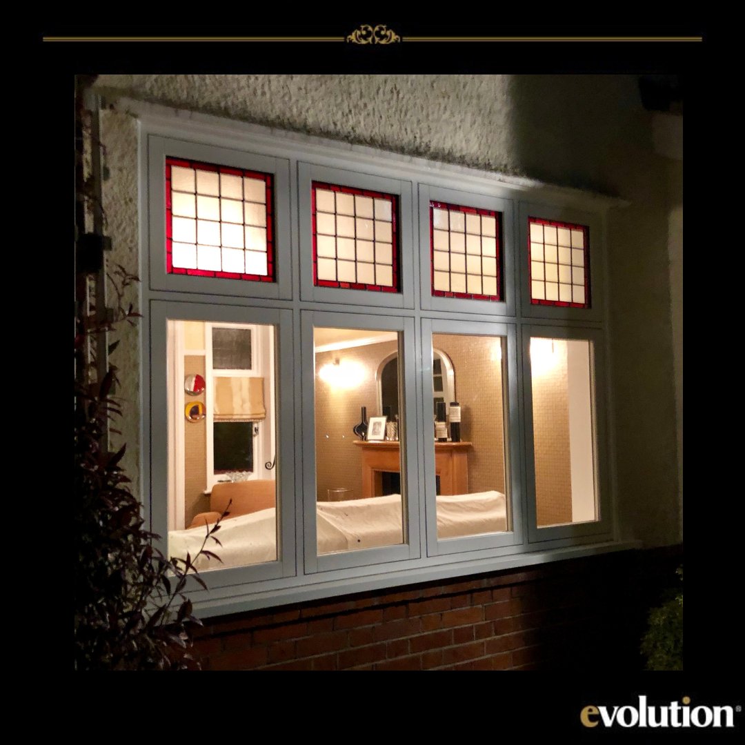 EvolutionMFG's tweet image. Transform a home with the classic charm of white bay windows accented with bold red lead lights! Create a stunning focal point that adds character and style to any room.

Who else is loving this timeless colour combination?

bit.ly/4ak7Dti

#EvolutionWindows #baywindows