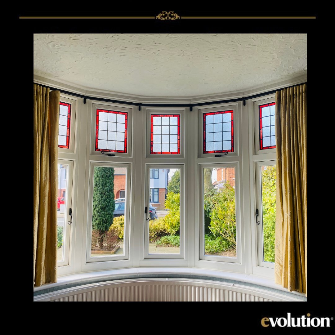 EvolutionMFG's tweet image. Transform a home with the classic charm of white bay windows accented with bold red lead lights! Create a stunning focal point that adds character and style to any room.

Who else is loving this timeless colour combination?

bit.ly/4ak7Dti

#EvolutionWindows #baywindows