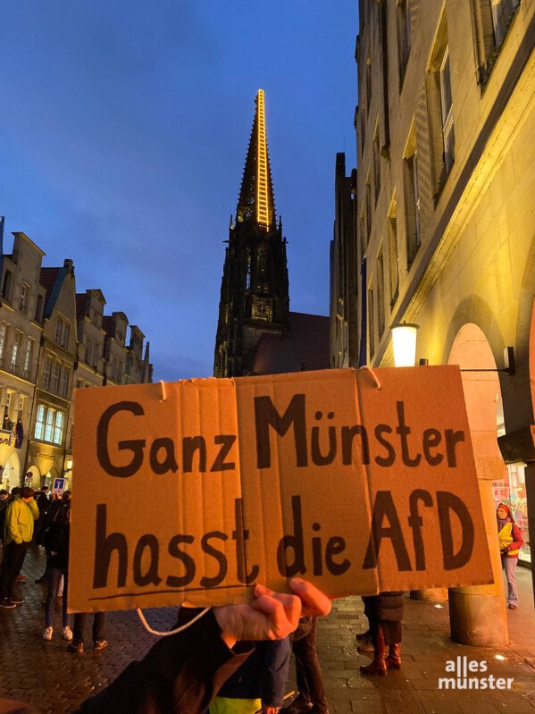 Na? Auch schon bei einer Demo GEGEN HASS UND HETZE mitgemacht?