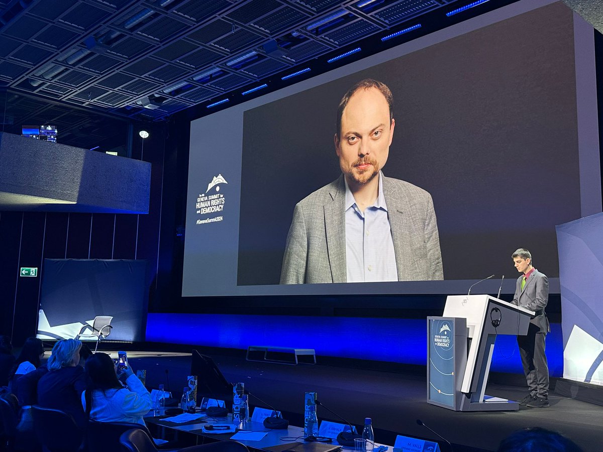 The empty chair on this stage is dedicated to @vkaramurza, a Russian opposition leader and one of Vladimir Putin’s most outspoken critics. Despite the risks, Kara-Murza has dedicated his life to combatting the brutality, oppression and corruption of the Putin regime. Alongside