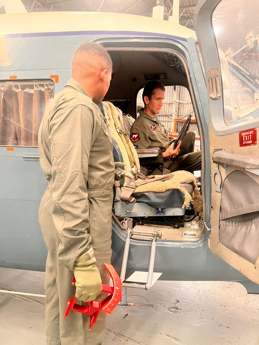 READ || On  Friday, May 10, 2024, eight students from Air Force Base Overberg's  Operational Test and Evaluation Course visited the South African Air  Force Museum at Air Force Base Ysterplaat.

facebook.com/share/p/Cf9fXD…

#SANDF
#SAAirforce
#AFBOverberg
#FreeTheEagle
