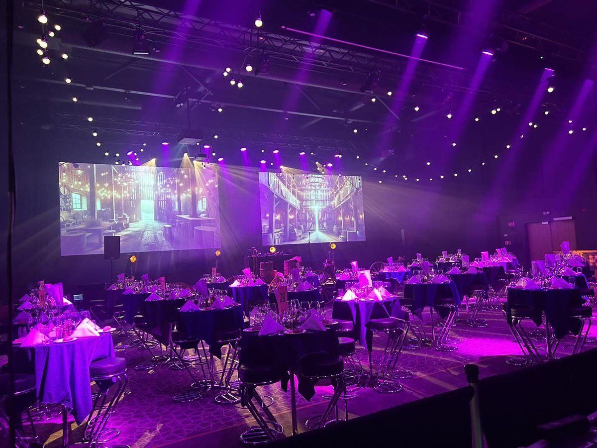 Projects from Lily Country Club in Norway, where they provided lots of lights and 200 meters of light chains for an event with a Cowboy theme. Thanks to Oculas As.
#Hirender #Playback #CentralControl #Conference #Projection #AudioVisual #FixedInstallation #AVrental #AVsystem