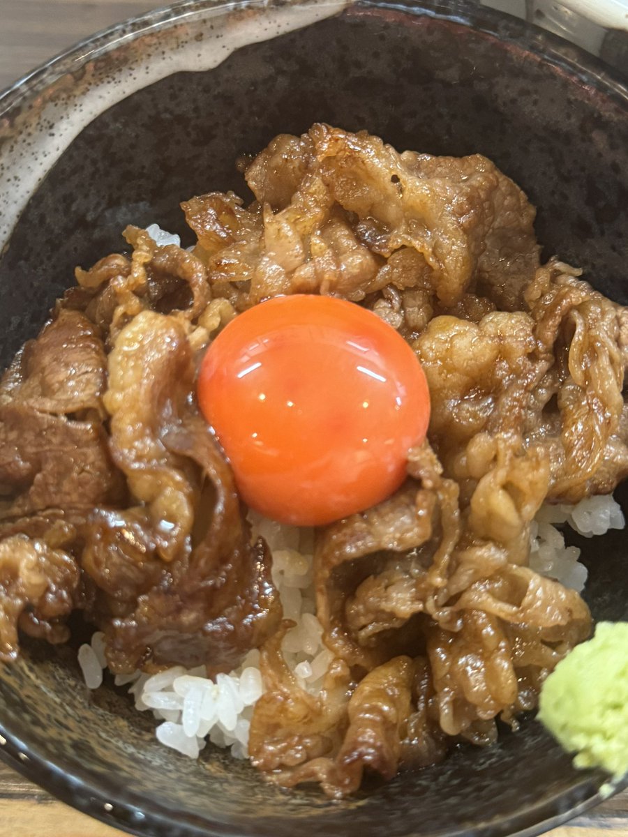 黒味噌ラーメン（イカスミスープ）
とあるブランド牛丼

食ってみな？飛ぶぞ！😁