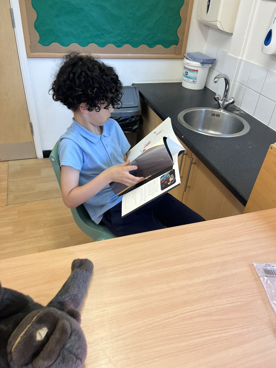 The children enjoyed reading aloud to the class during their English lesson. Both children showed great listening skills whilst listening to each other.  #thisisap #english #readingaloud