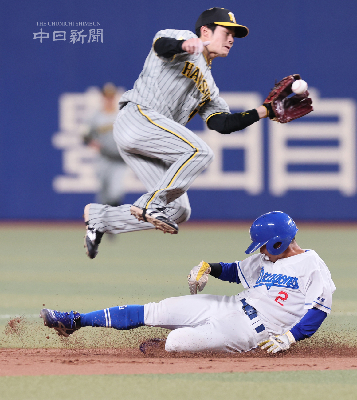 中日ドラゴンズ　フォトパネル　田中幹也 打撃練習する田中＝10日、エスコンフィールドで（高岡辰伍撮影