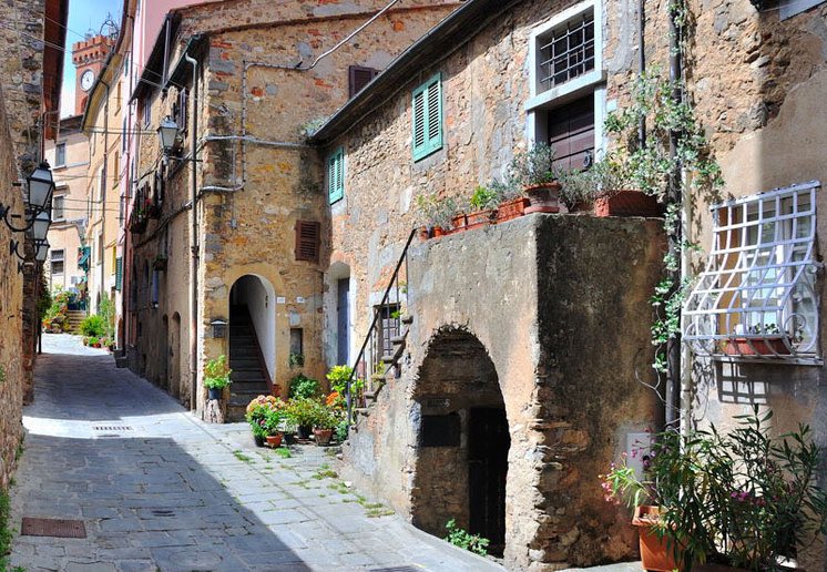 Borgo di Bolgheri , Livorno  … 🏃‍♂️

#goodmorning ☕️ ☀️

#15maggio #wednesdaysmile #nature #beautywalk #photo #beauty #streetphotography #PositiveVibes #toscana #beautiful #pic web