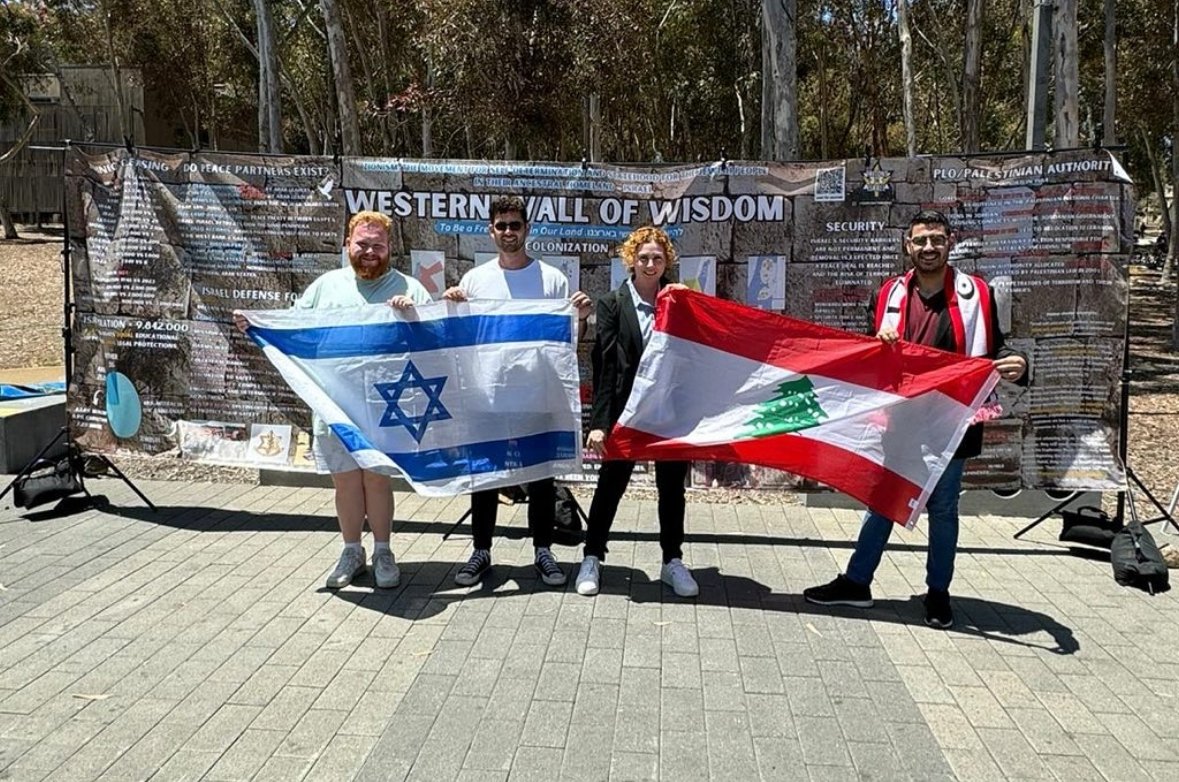 More 👏 of 👏 this!👏

Lebanese and Israeli students at @UCSanDiego show that we can be united. Imagine if we saw photos like these with Israelis and Palestinians working together to build a better future?

📸: @Jonathan_Elk