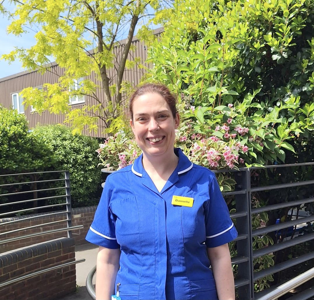 💬 'I am a #MentalHealth nurse by background but discovered my love for older age care in my second year of training.' This #DementiaActionWeek, we met Danielle Jenkins, a #Dementia Nurse Specialist, who spoke about our Dementia and Delirium team. ➡️ bit.ly/4dDyIcT