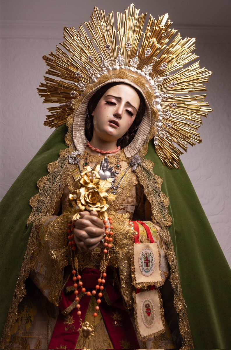 📸 Así se presenta ataviada 
Nuestra Señora de Fe y Consuelo para el tiempo de Pascua y el mes de la Virgen María. #CofradíasMLG

'Gózate y alégrate, Virgen María; aleluya'