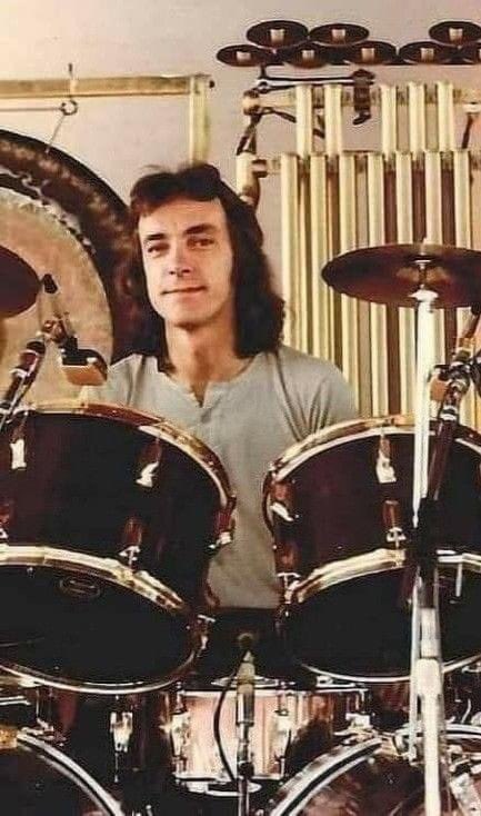 'Enter the champion
Prince By-Tor appears to battle for freedom
From chains of long years
The spell has been broken
The Dark Lands are bright
The wraith of the necromancer soars away in the night' Happy Willowdale Wednesday #RushFamily #RushTheBand and everyone!! #RIPNeilPeart