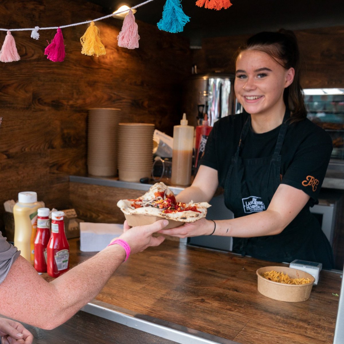 📢Food traders can apply to be part of this year’s festival. 😋Interested? 📨 To request an application form email FeelGoodFestival@rochdale.gov.uk and put ‘Food trader application’ in the subject line. Completed forms must be received by 14 June #FeelGoodFest24 👨‍🍳